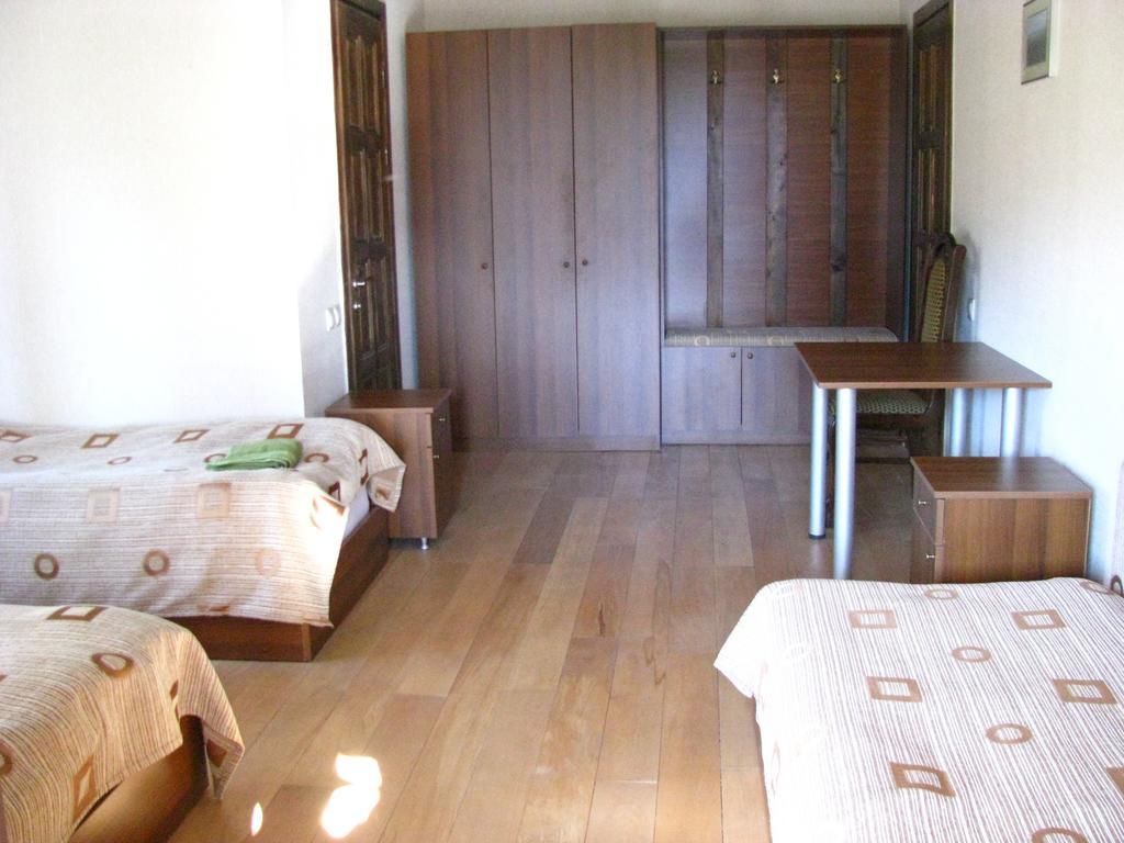 Guest House Shina Omalo Habitación foto