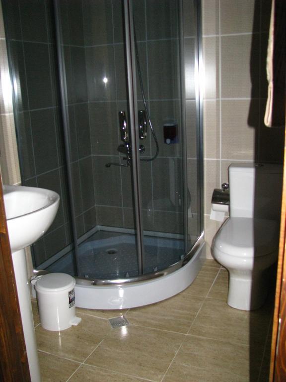 Guest House Shina Omalo Habitación foto